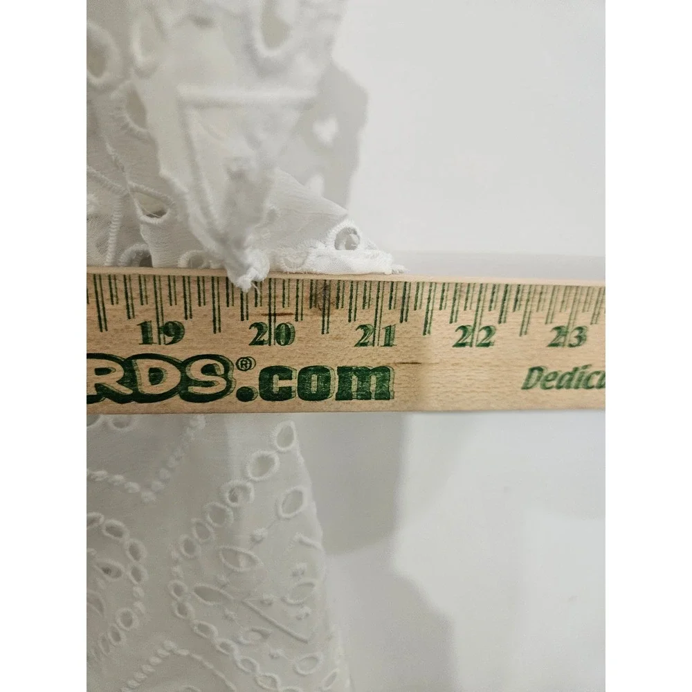 White House Black Market White Eyelet Ruffle Sleeve V-Neck‎ Blouse Large